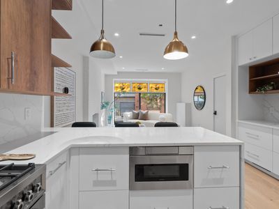 225 Montgomery St #1