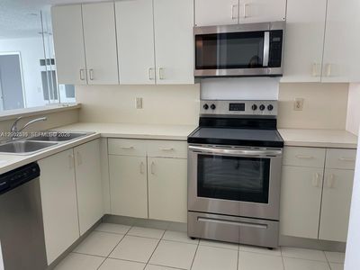 5880 Collins Ave APT 1006