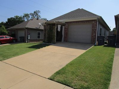 109 Lily St