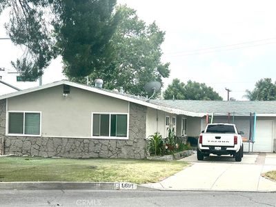8691 La Vine St