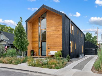 748 E Roosevelt Ave