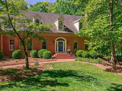 1086 Lakeshore Dr