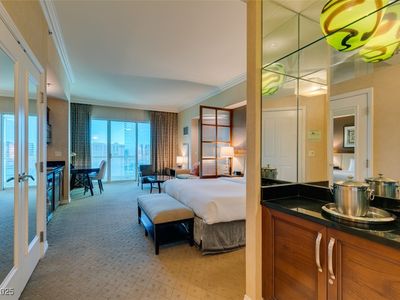 145 E Harmon Ave #3117