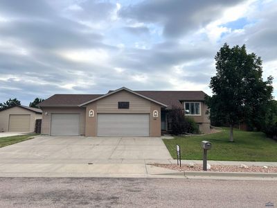 28 Viking Dr