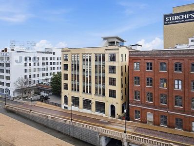 220 W Jackson Ave #102