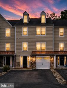 38 Tributary Ln