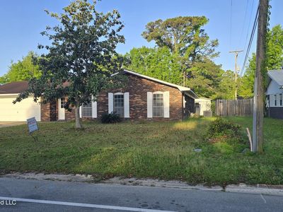6105 Lancaster Blvd