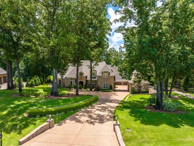 70 Greenbrier Lakes Cv