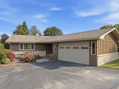 211 NW Sunrise Dr