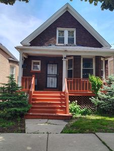 2243 N Kedvale Ave