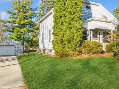 908 East Maple STREET