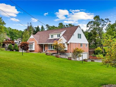 22 The Hills Dr