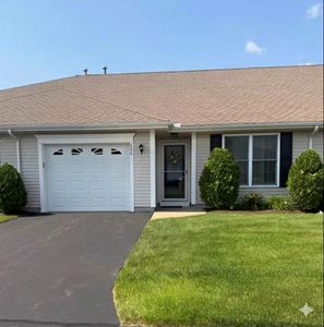 806 Village Green Cir