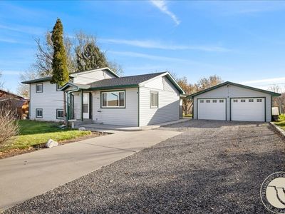 446 N Lakeview Dr