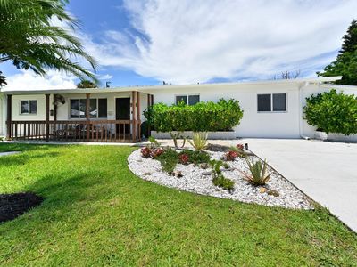 5702 SE Laguna Avenue