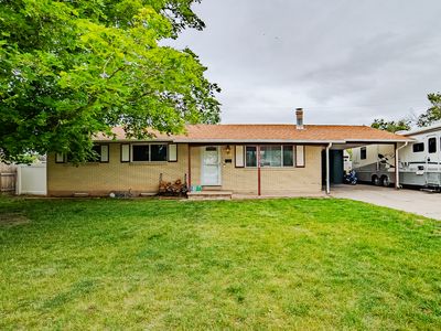 1618 W Camelot Dr