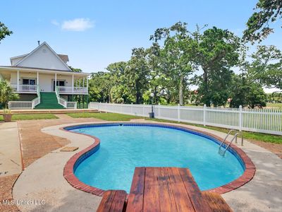 316 E Beach Blvd