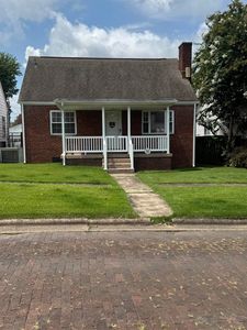 218 Court St W