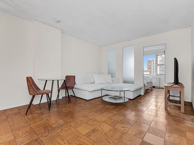 305 E 24th St APT 10L