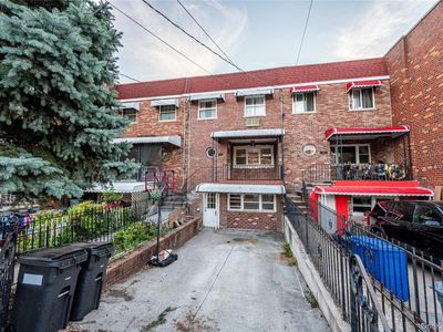 1027 Throggmorton Avenue