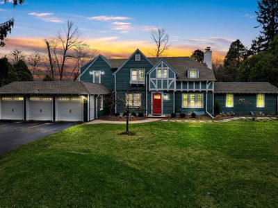 9318 North Lake DRIVE