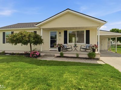 1045 April Ln