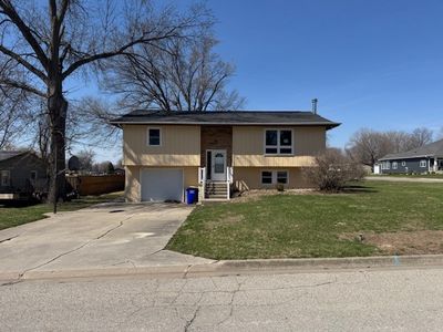 Property at 711 12th St, Kalona, IA