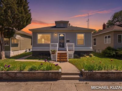 1438 Pennoyer Ave