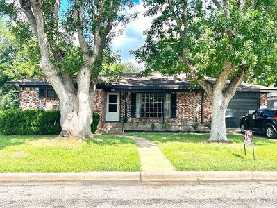 Property at 119 W 9th St, Hallettsville, TX