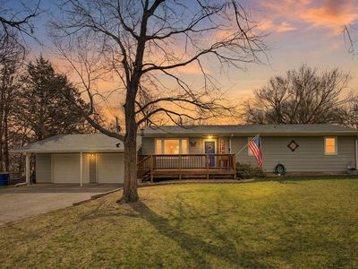 Property at 711 Oakhill Dr, Chapman, KS