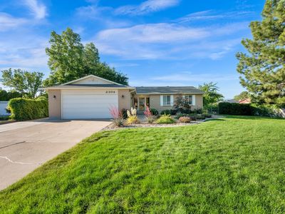 2304 W Bonanza Cir