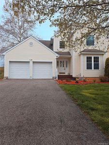 62 Meadowbrook Court