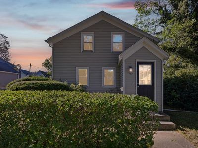 121 River St