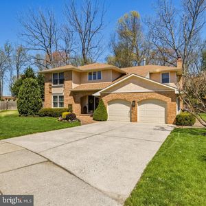 8 Rothschild Ct