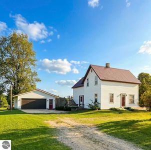 196 E Center Rd