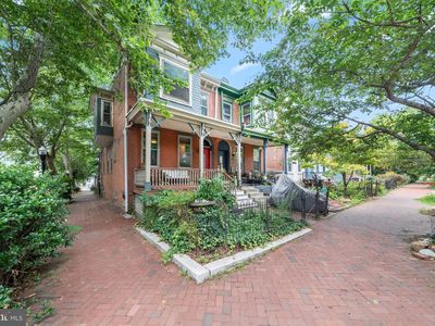800 W 10th St