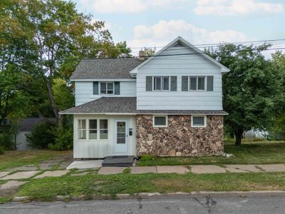 109 S 4th St