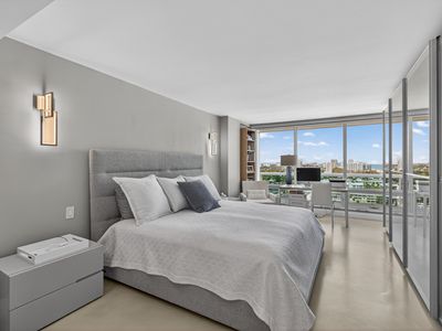 2100 S Ocean Lane #1712