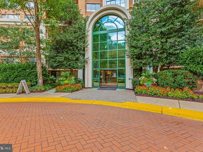 10101 Grosvenor Pl APT 902