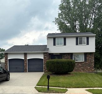 2570 Niantic Dr