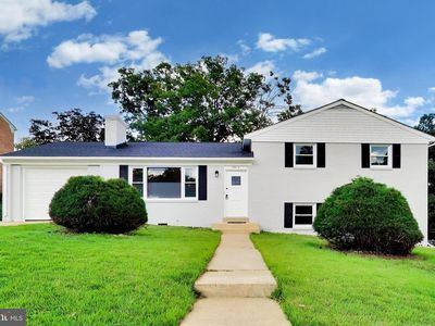5914 John Adams Dr