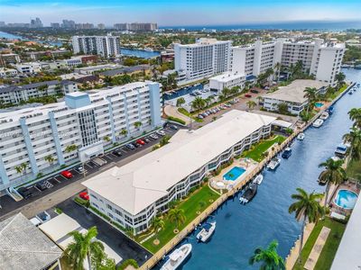 3050 NE 48th St APT 208
