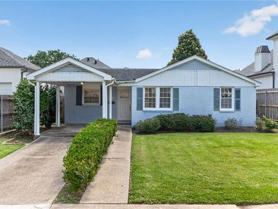 1321 Lakeshore Dr
