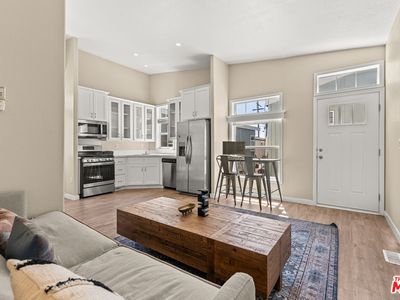 8250 Lankershim Blvd #17