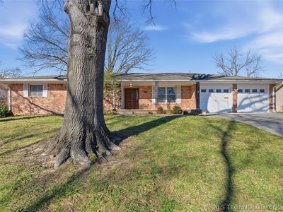 1037 Meadow Dr