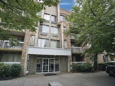 171 Wellington Ct APT 4B