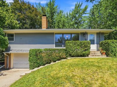 1101 Lynde Dr NE