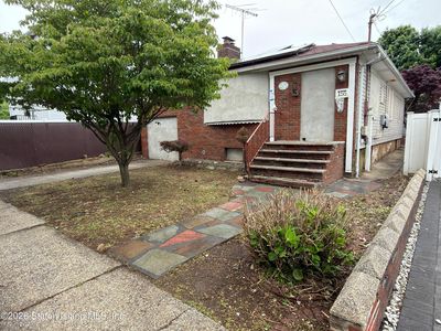 155 Locust Ave