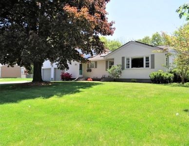Property at 5 Bedford Dr, North Grafton, MA