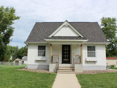 136 2nd St SE